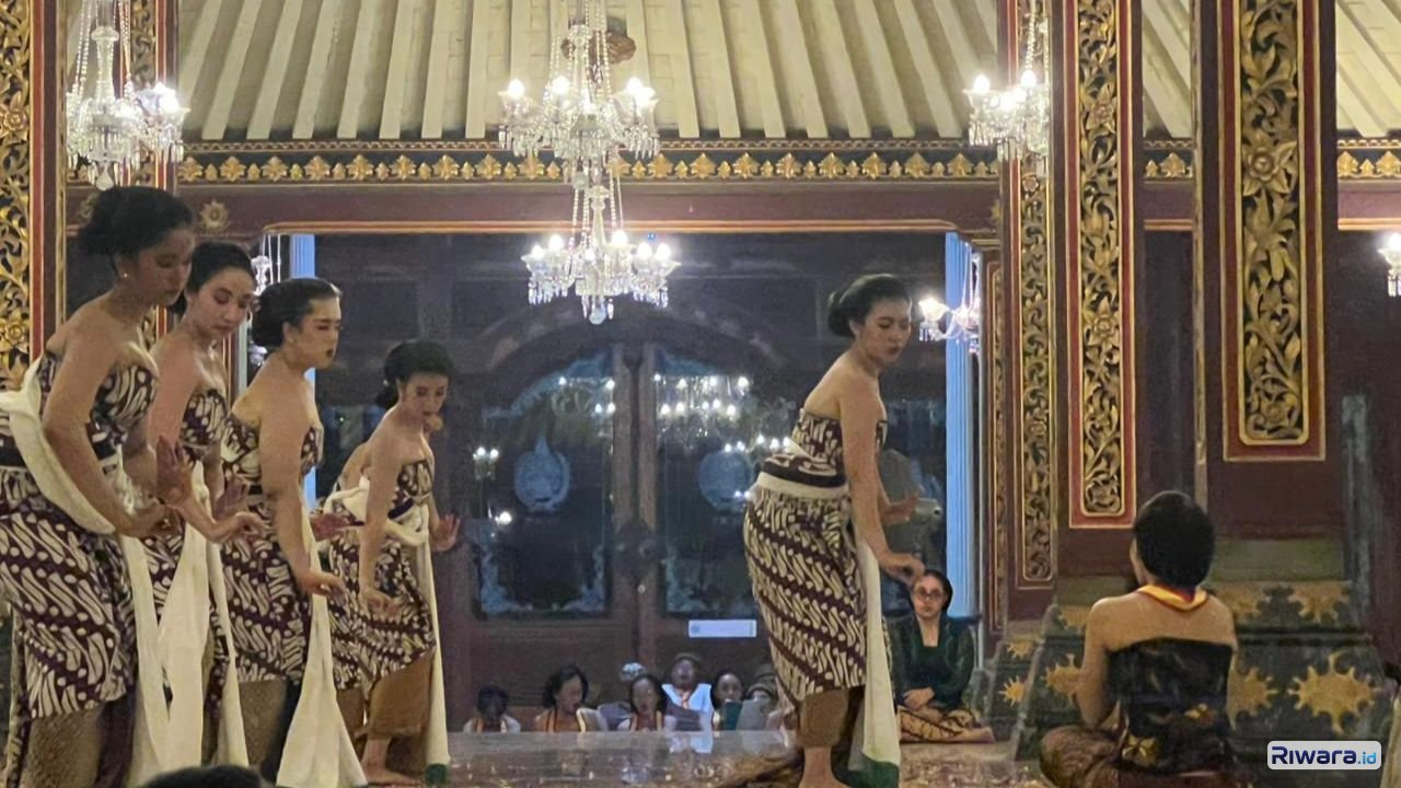 Bedhaya Ketawang Jelang Jumenengan Paku Buwana XIV